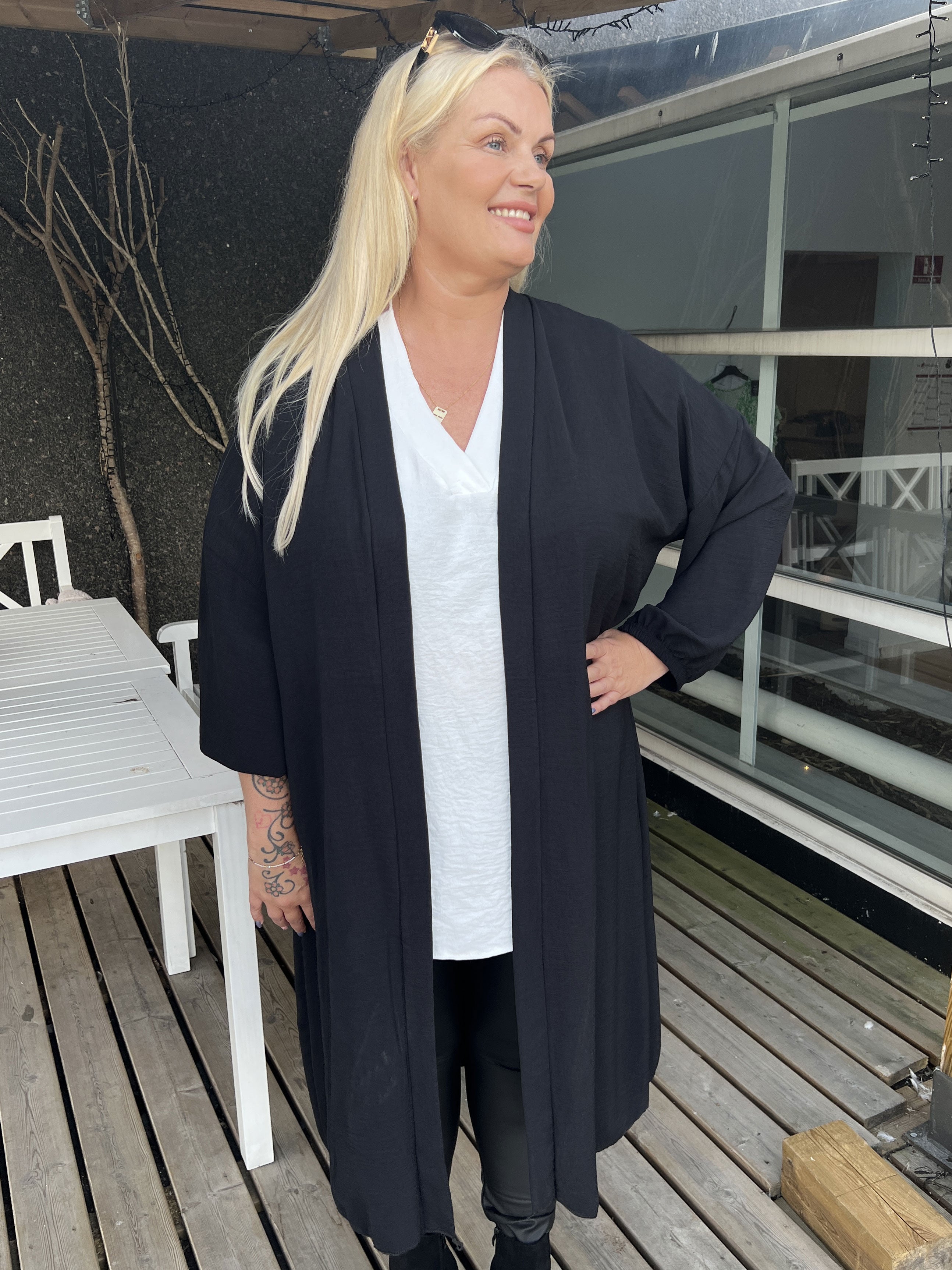 Ellen - Sød plus size cardigan med ballonærmer